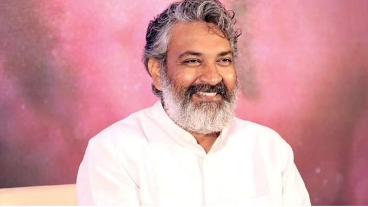 एसएस राजामौली एक्टर महेश बाबू के साथ अपने अगले बड़े प्रोजेक्ट के लिए तैयार हो रहे हैं। फिल्म फिलहाल प्री प्रोडक्शन फेज में है और इसे लेकर दर्शकों में उत्साह बना हुआ है।