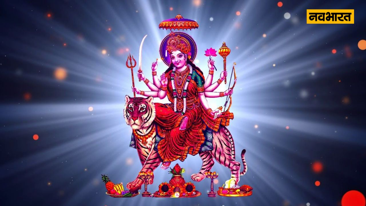 आज यानि 14 जून 2024 को मासिक दुर्गाष्टमी का व्रत रखा जा रहा है हर महीने के शुक्ल पक्ष की अष्टमी तिथि को इस दिन मां आदिशक्ति की पूजा विधि और विधान से की जाती है। इस दिन के व्रत की शुरुआत ज्येष्ठ माह के शुक्ल पक्ष की अष्टमी तिथि 13 जून रात 9 बजकर 33 मिनट पर शुरू होगी और 15 जून को देर रात 12 बजकर 3 मिनट तक रहने के शुभ मुहूर्त पर पूजा होगी। अगर आप भी मां दुर्गा की पूजा कर रहे हैं और व्रत रख रहे है तो आपको इस पूजा में विशेष तरह के व्यंजनों का भोग लगाना चाहिए यह पूजा में शुभ माना जाता है।    