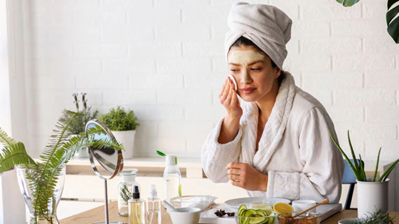 रसोई की इन दो चीजों से बनाएं चेहरे के लिए होममेड ब्लीच, स्किन को मिलेगा नेचुरल निखार