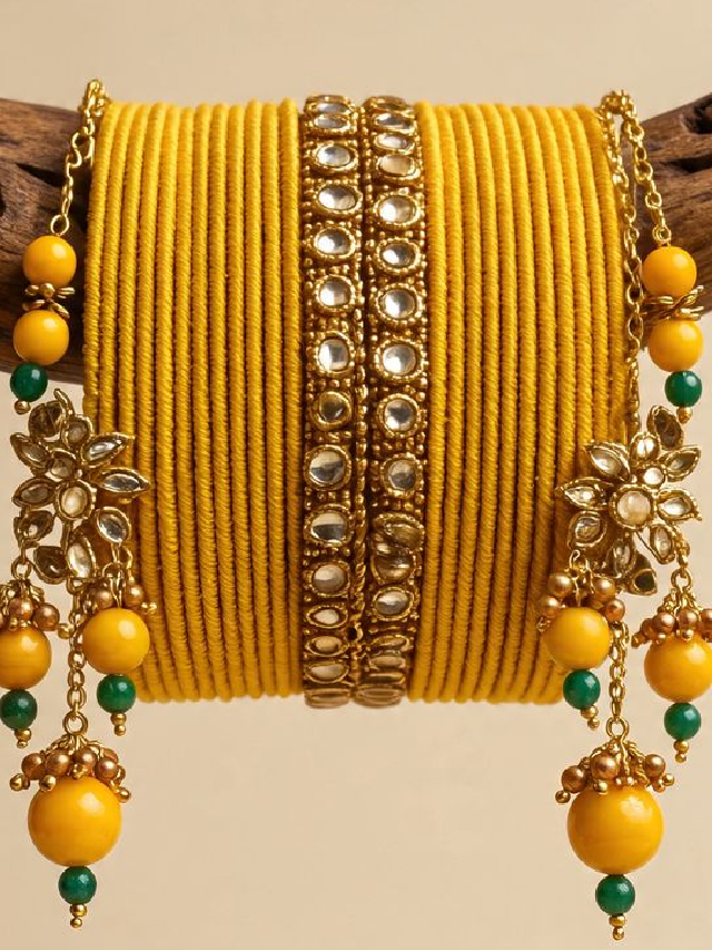 बसंत पंचमी पर येलो आउटफिट के साथ खूब जचेंगी ये पीली चूड़ियां