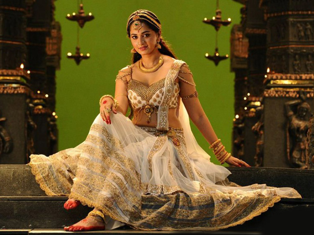 స్టార్ హీరో తమ్ముడితో అనుష్క..!