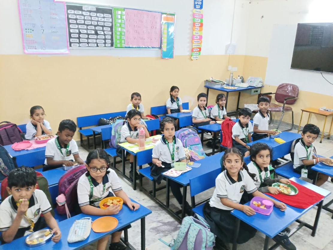 పల్లవి మోడల్ స్కూల్ లో యమ్మీ యమ్మీ ఫ్రూట్ కబాబ్ డే