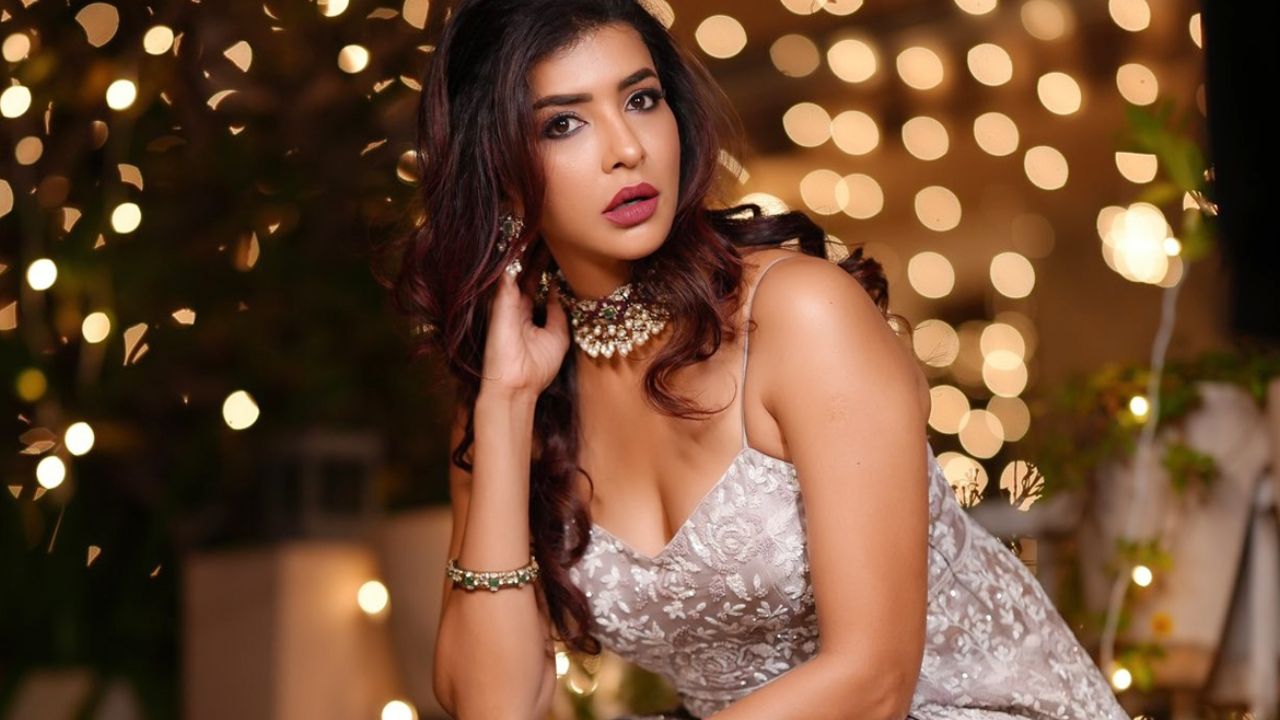 ఈడీ విచారణకు నటి మంచు లక్ష్మీ..!