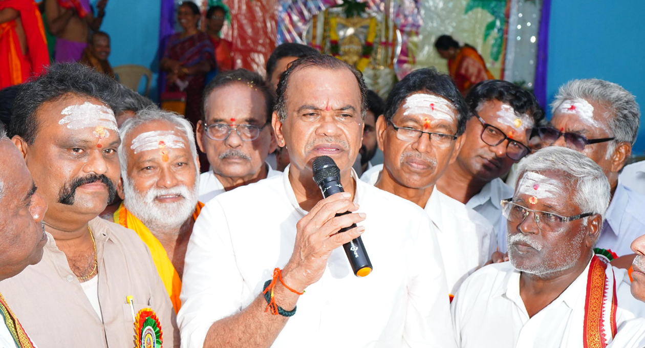 సమాజ నిర్మాణ కర్తలు విశ్వకర్మలు-మంత్రి కోమటి రెడ్డి వెంకట్ రెడ్డి సమాజ నిర్మాణ కర్తలు విశ్వకర్మలు-మంత్రి కోమటి రెడ్డి వెంకట్ రెడ్డి