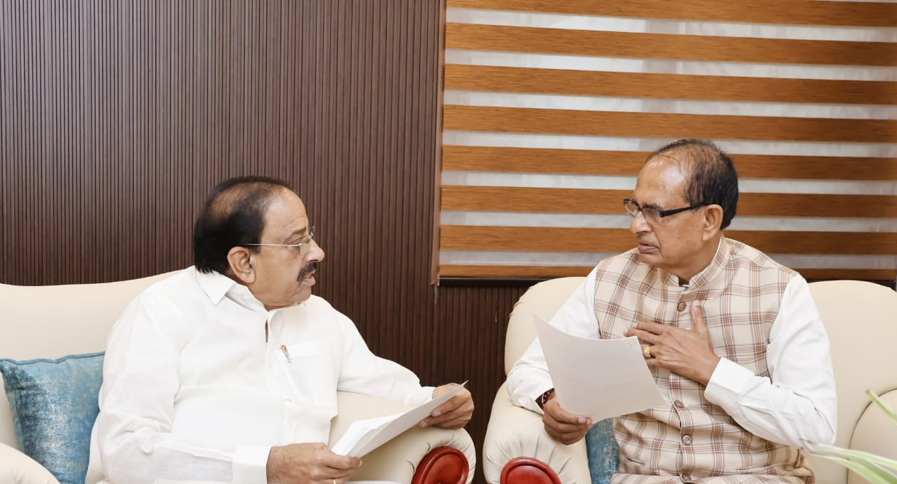 కేంద్ర మంత్రి శివరాజ్ చౌహన్ తో మంత్రి తుమ్మల భేటీ