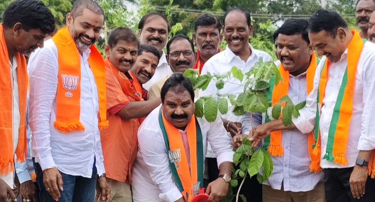 ‘అమ్మ పేరుతో ఒక మొక్క’ ను నాటండి – అరూరి రమేష్