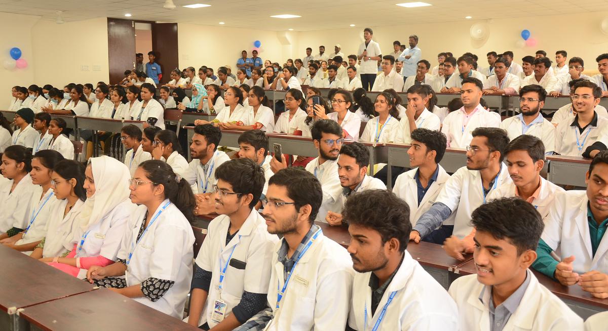 Telangana: తెలంగాణ విద్యార్థులకు గుడ్ న్యూస్.. రాష్ట్రంలో మరో ఐదు మెడికల్ కాలేజీలు!