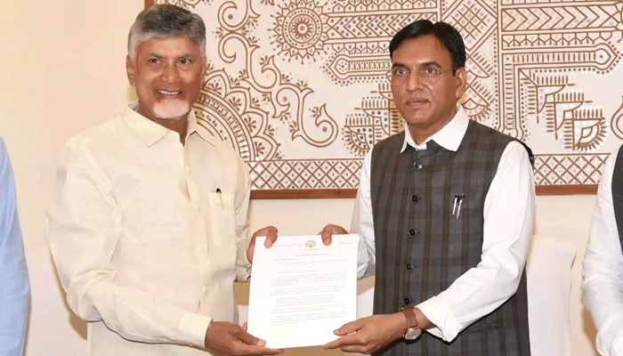 Chandrababu: కేంద్రమంత్రి మన్‌సుఖ్‌ మాండవీయతో సీఎం చంద్రబాబు భేటీ
