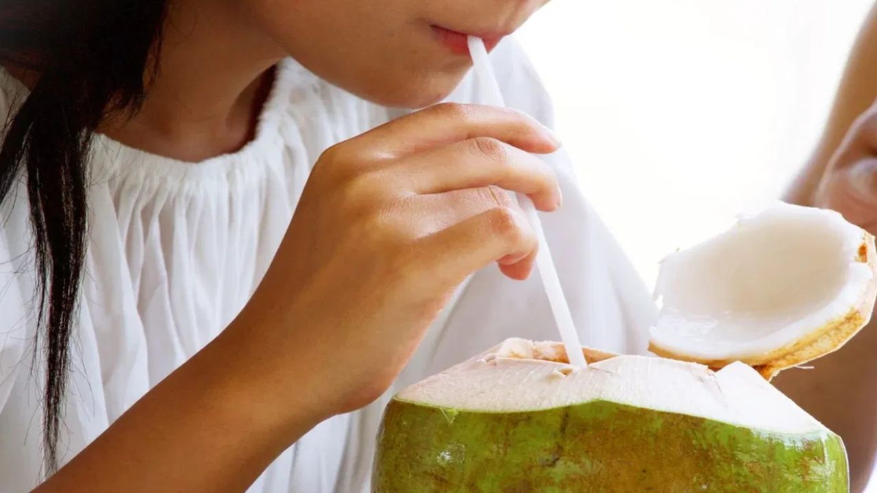 Coconut Water: వీళ్లకు కొబ్బరి నీళ్లు చాలా డేంజర్.. తాగారో అంతే..