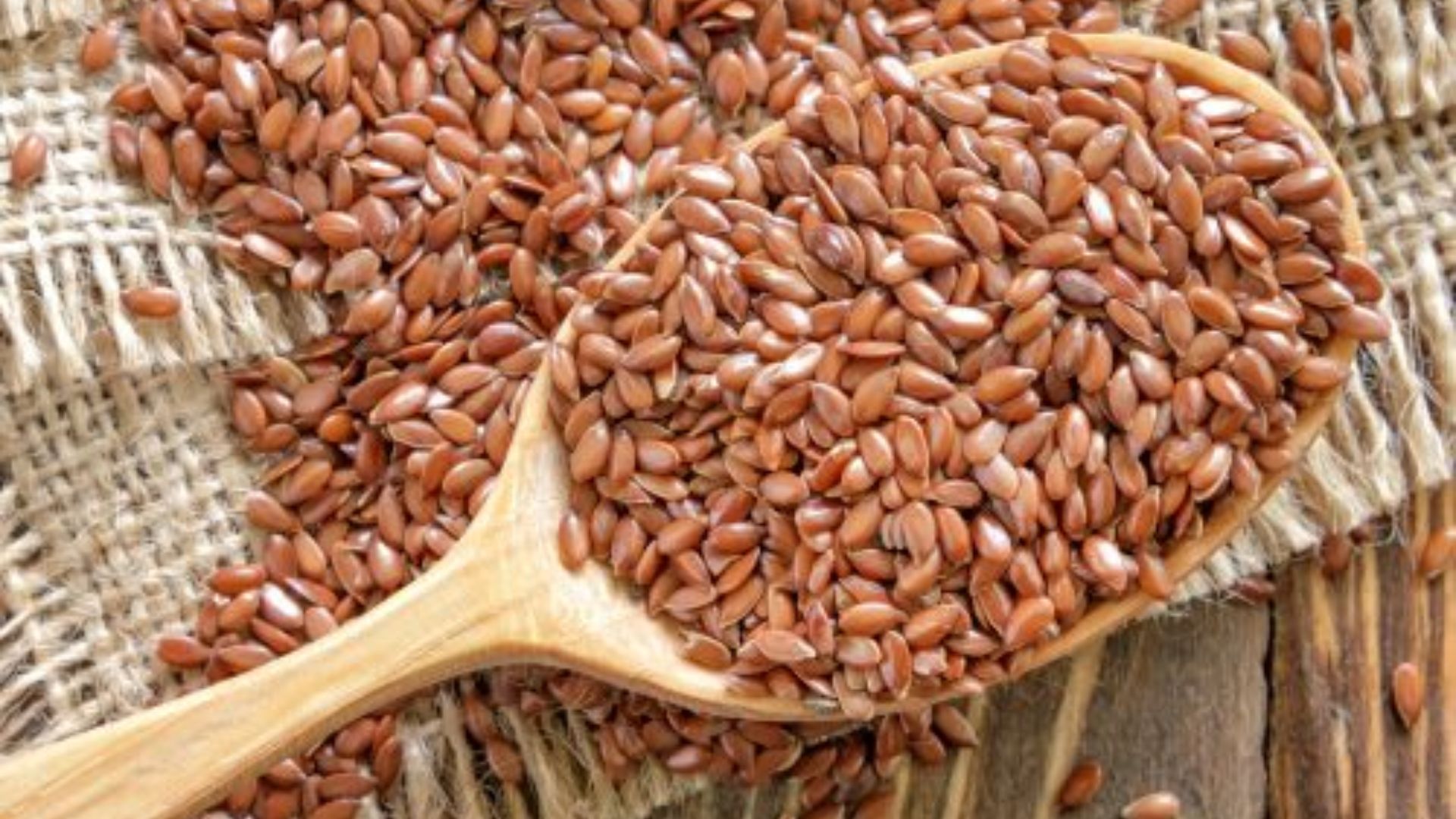 Flax Seeds: రోజు ఒక టేబుల్ స్పూన్ అవిసె గింజలు తింటే.. ఆ సమస్యలకు చెక్..!
