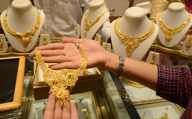Gold and Silver Rates: బోనాల పండుగ వేళ మహిళలకు బిగ్ షాక్.. 10 గ్రాముల బంగారం ధర ఎంతంటే?