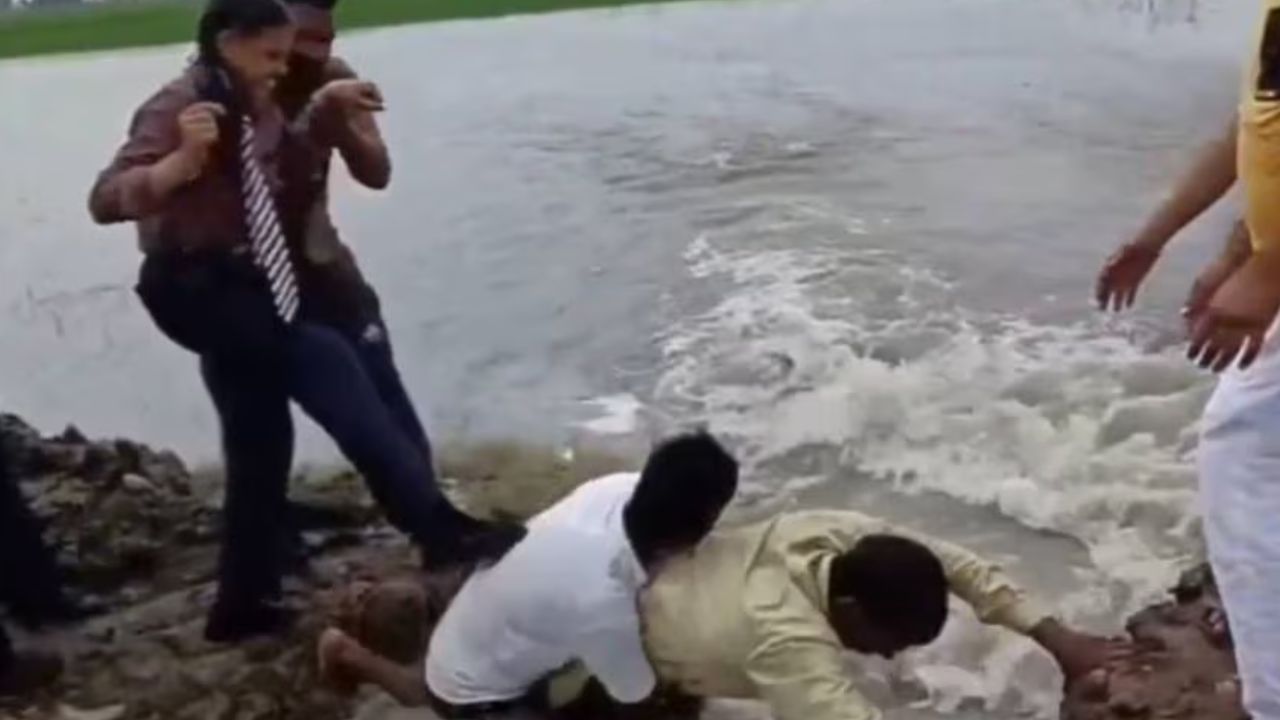 Human Bridge: వంతెనగా మారి 35 మంది విద్యార్థులకు సాయం