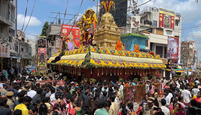 Lal Darwaja: వైభవంగా లాల్ దర్వాజా బోనాలు ప్రారంభం.. భారీగా తరలివస్తున్న భక్తులు