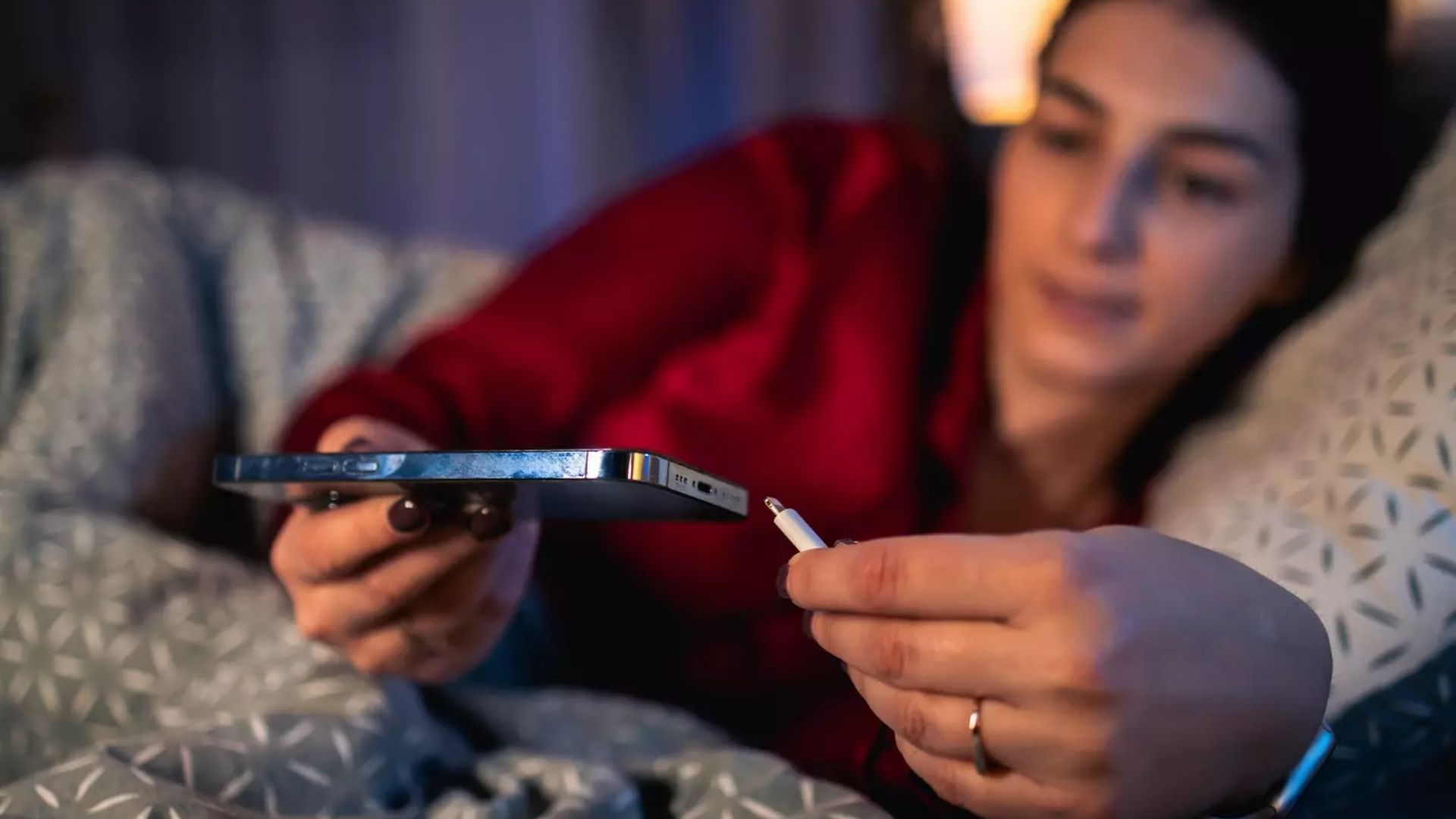 Phone Charging: రాత్రంతా ఫోన్ ఛార్జింగ్‌ పెట్టి నిద్రపోతున్నారా..?