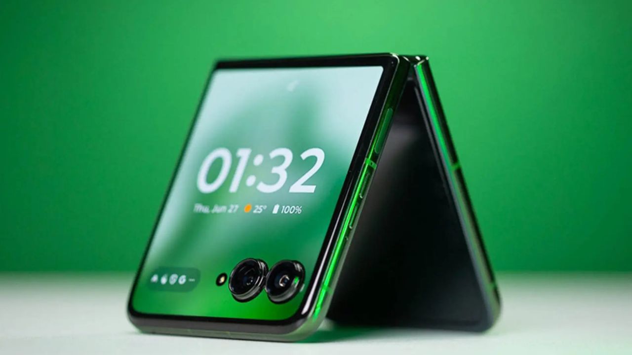 Motorola Razr 60 Ultra Offer: జీవితంలో ఒక్కసారైనా ఇలాంటి ఫోన్ కొనాలి బ్రో.. మోటరోలా లక్ష రూపాయల ఫోన్.. రూ.49 వేల డిస్కౌంట్‌తో కొనేయండి..!