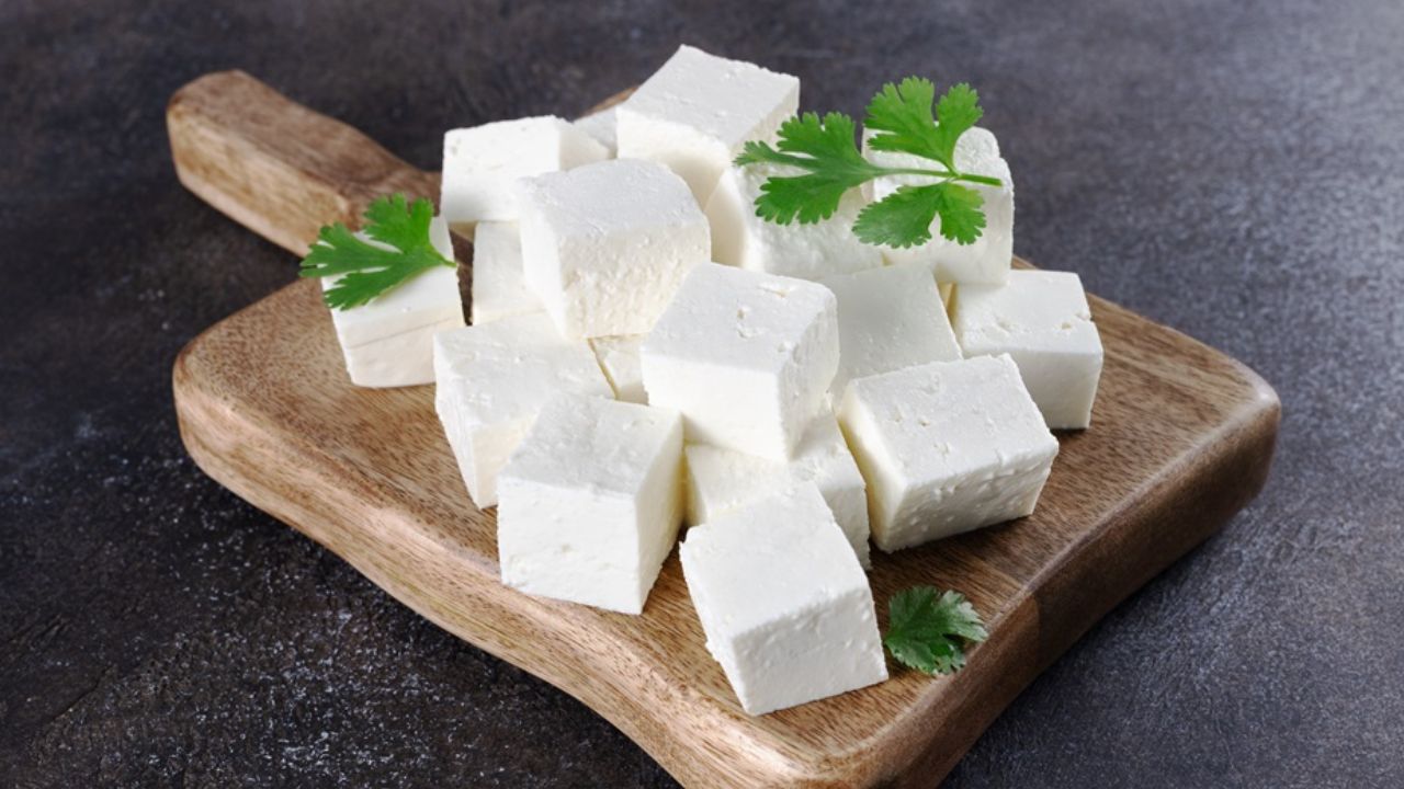 Paneer: మనం ఇంట్లో వాడే పనీర్ అసలైందేనా.. కల్తీదా..? ఇలా చెక్ చేస్తే..