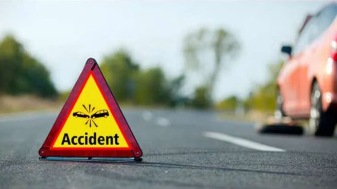 Road Accident: యాదాద్రి జిల్లాలో ఘోర రోడ్డు ప్రమాదం.. ఇద్దరు డీఎస్పీలు మృతి