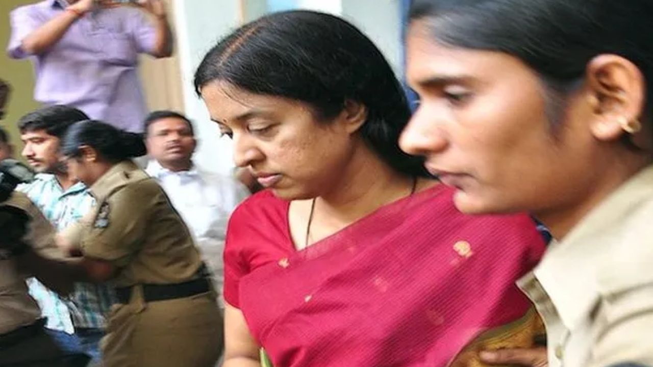 Srilakshmi: ఐఏఎస్‌ అధికారి శ్రీలక్ష్మికి హైకోర్టులో ఎదురుదెబ్బ