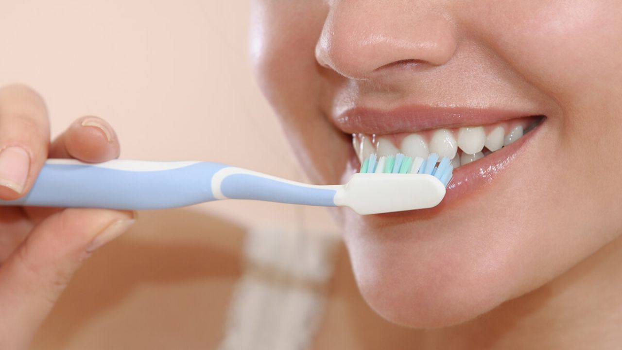 Brushing Teeth Tips: బ్రష్‌ ఎలా చేయాలి? ఎంతసేపు చేయాలి..?