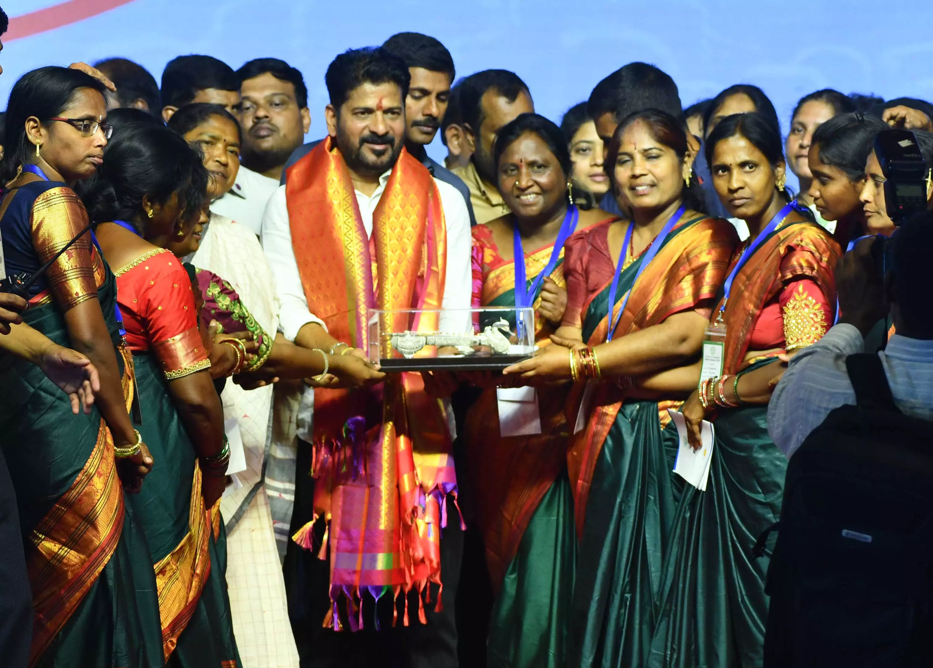 SHG Schemes Extension: తెలంగాణ సర్కార్ కీలక నిర్ణయం.. ఎస్హెచ్జీ స్కీమ్స్ సభ్యులకు భారీ శుభవార్త..!