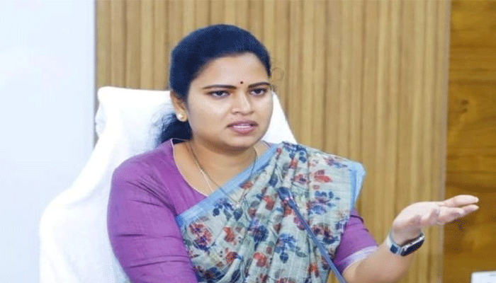 Vidadala Rajini: మాజీ మంత్రి విడదల రజినికి పోలీసుల నోటీసులు