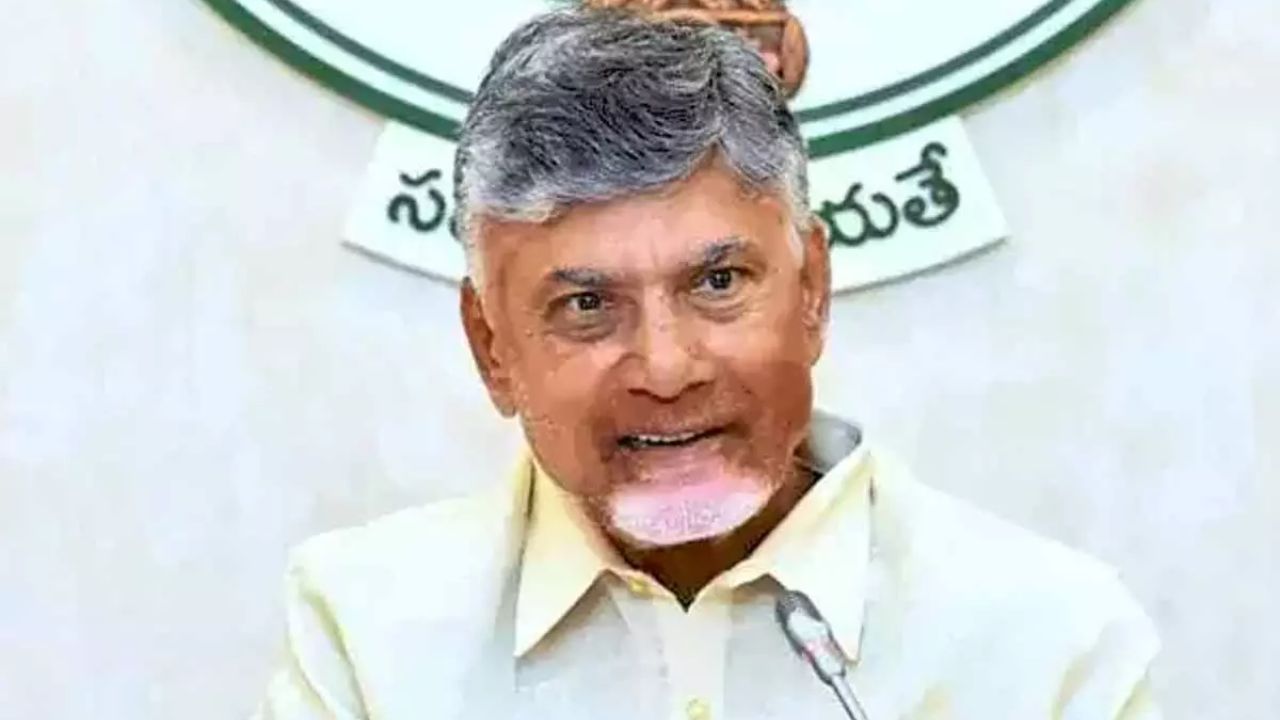 Amaravati: ఆర్ అండ్ బీ అధికారులతో సీఎం చంద్రబాబు సమీక్ష