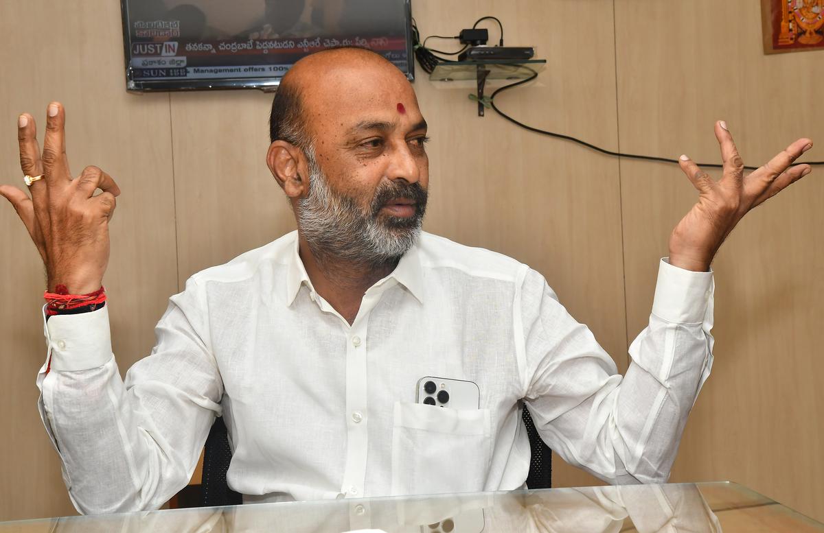 Bandi Sanjay: సీఎం రమేష్‌ను నేను తీసుకొస్తా.. చర్చకు సిద్ధమా.. కేటీఆర్: బండి సంజయ్