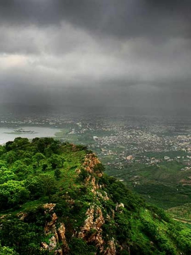 Monsoon Tourist Spots: వర్షాకాలంలో చూడాల్సిన ప్రదేశాలు