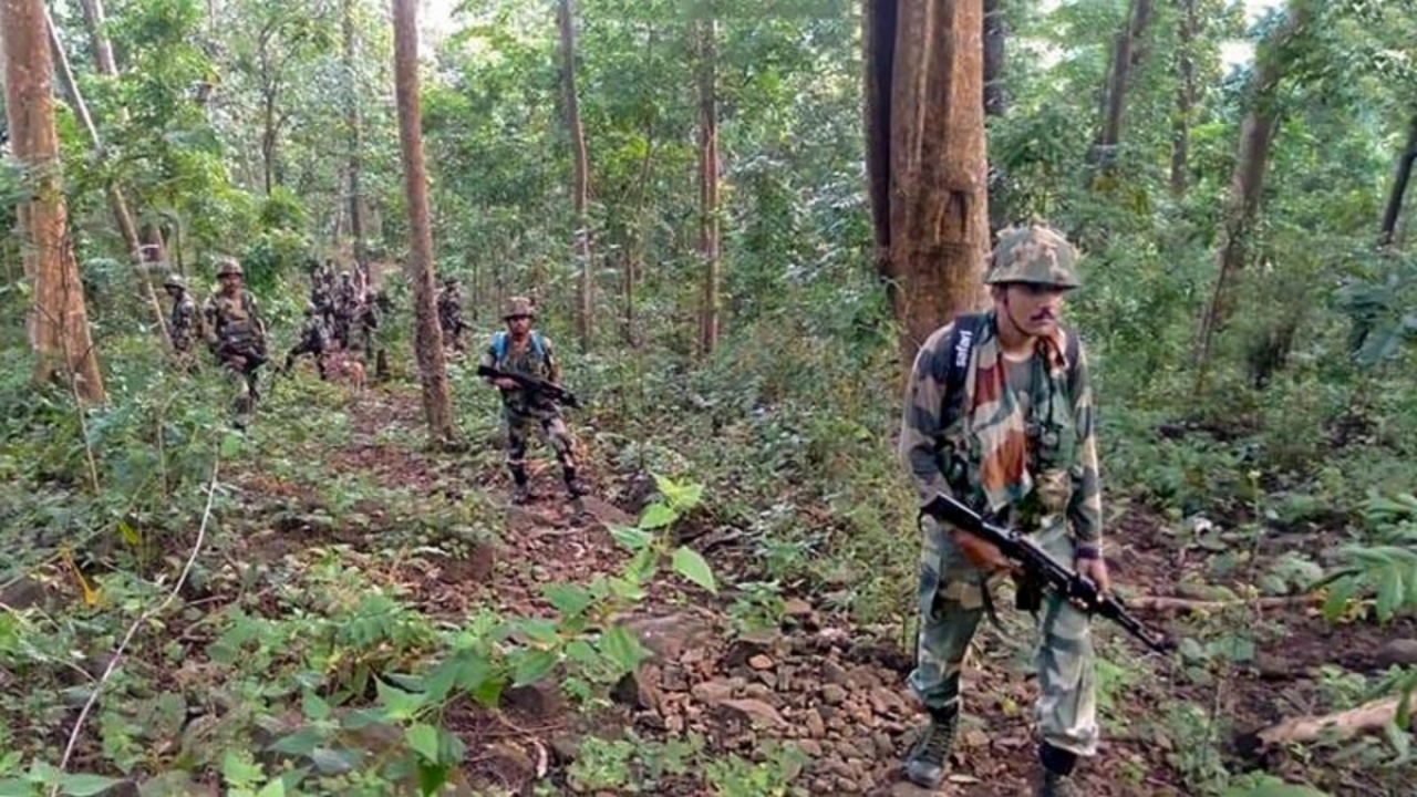Chattisgarh: ఛత్తీస్ గఢ్ ఎన్కౌంటర్ లో ఆరుగురు మావోల మృతి