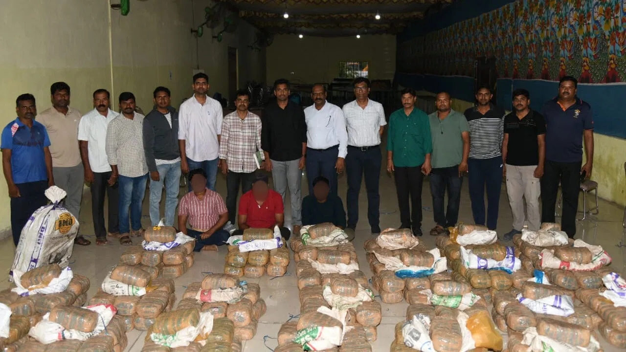 Ganja Seize: హైదరాబాద్ లో రూ. 5 కోట్ల విలువైన గంజాయి పట్టివేత
