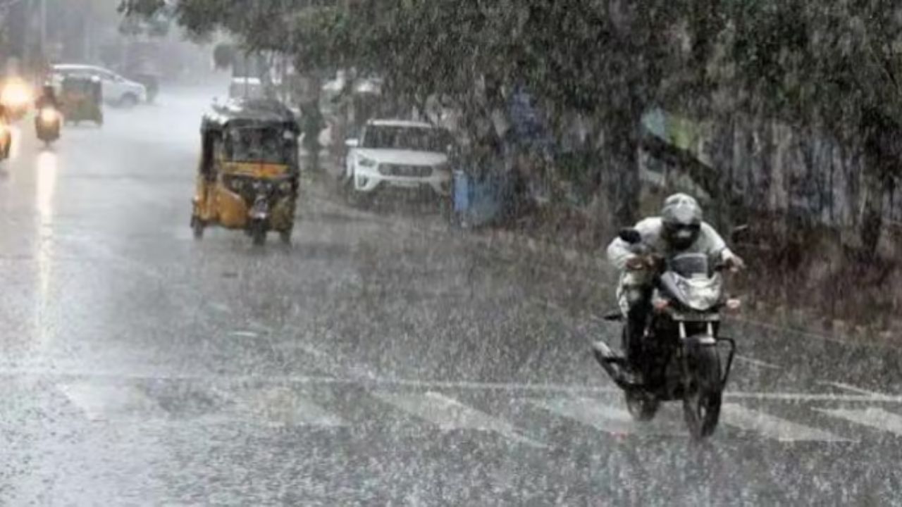 Telangana: తెలంగాణలో రేపు, ఎల్లుండి భారీ వర్షాలు..!