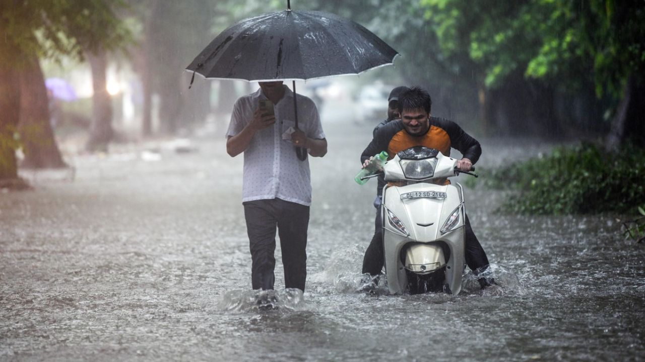 Hyderabad: ఉదయం నుంచి ఎడతెరపి లేకుండా కురుస్తున్న వాన!