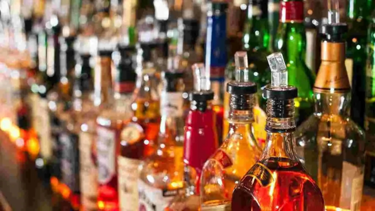 Liquor Scam Case: నిందితులకు సిట్ రెడ్ కార్నర్ నోటీసులు