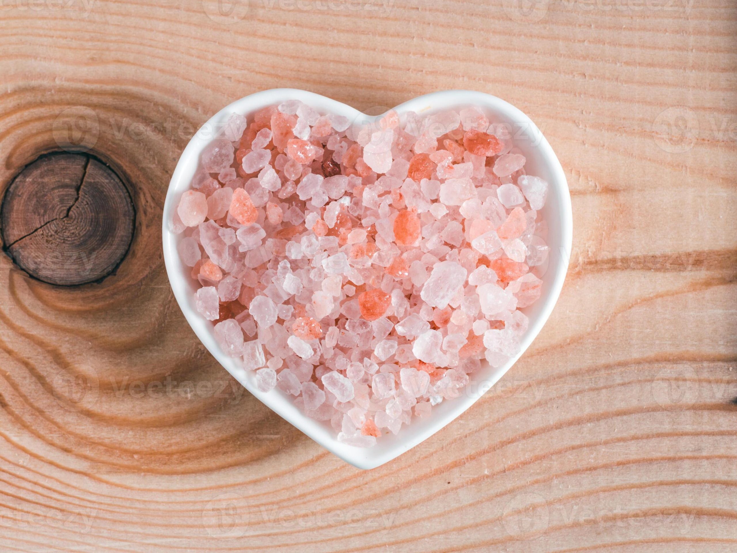 పింక్ సాల్ట్‌ని వంటల్లో కంటే సలాడ్స్, నూప్స్‌లో వాడతారు.