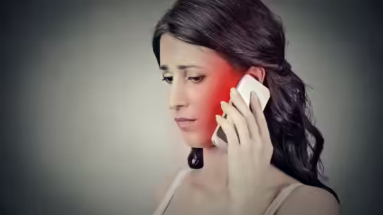 Smartphones Effect on Health: స్మార్ట్ ఫోన్స్, స్మార్ట్ వాచ్ లు వాడితే బ్రెయిన్ ట్యూమర్ వస్తుందా..? ఇందులో నిజమెంత?