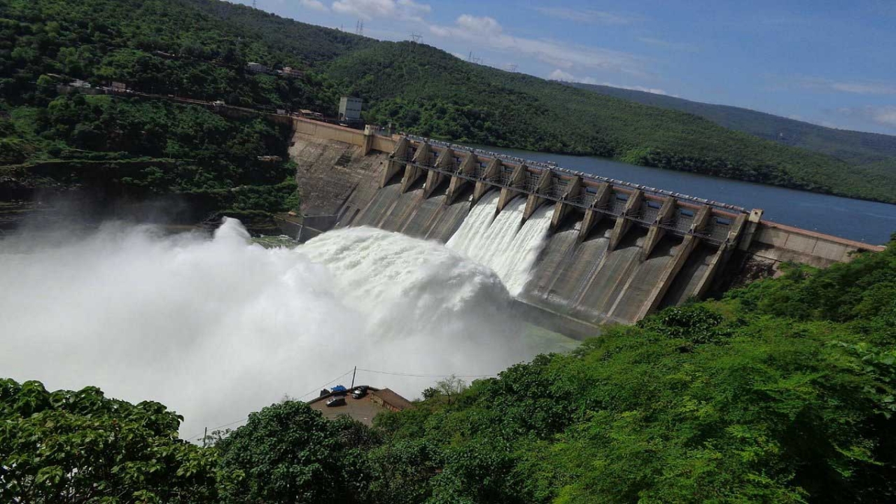 Srisailam Project: శ్రీశైలం జలాశయానికి కొనసాగుతున్న భారీ వరద