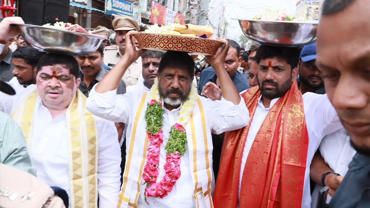 Bonalu: ప్రజలను చల్లగ చూడాలని అమ్మను మొక్కుకున్నా: డిప్యూటీ సీఎం భట్టి