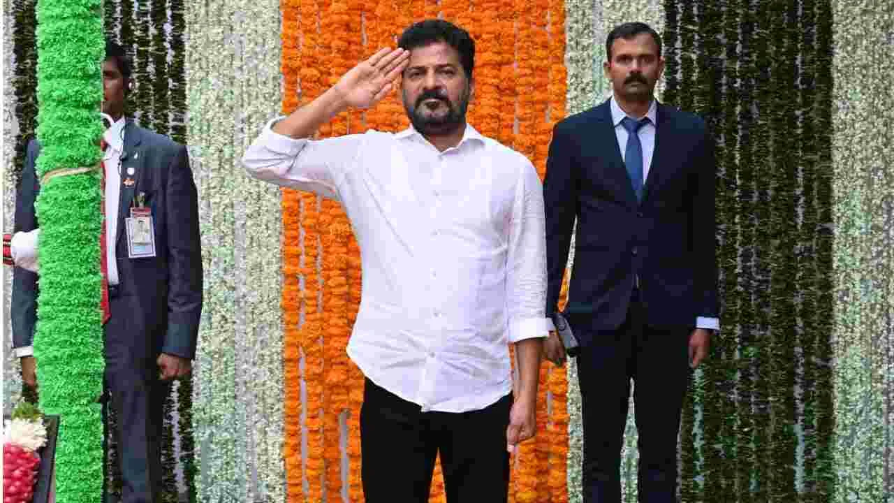 CM Revanth Reddy: గోల్కొండలో జెండా ఎగురవేసిన సీఎం రేవంత్.. కీలక వ్యాఖ్యలు