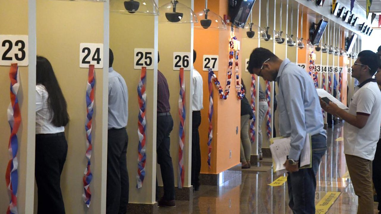 Student Visa Revoked: 6,000 కి పైగా విద్యార్థి వీసాలను రద్దు చేసిన డొనాల్డ్ ట్రంప్.!
