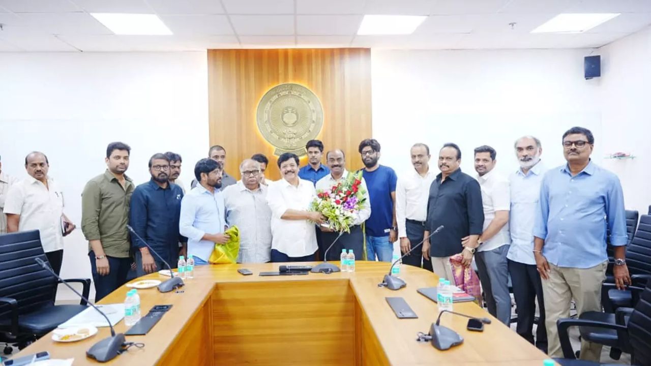 Tollywood: మంత్రి కందుల దుర్గేశ్‌తో సినీనిర్మాతల భేటీ
