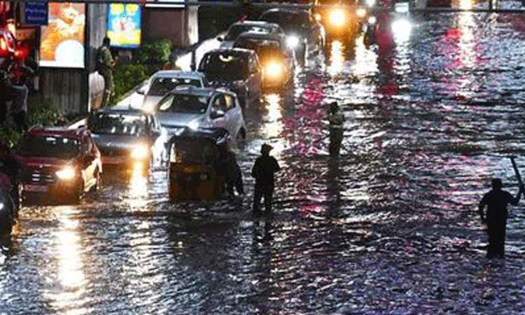 Heavy Rain: హైదరాబాద్‌లో కుండపోత వర్షం.. భారీగా ట్రాఫిక్‌ జామ్‌
