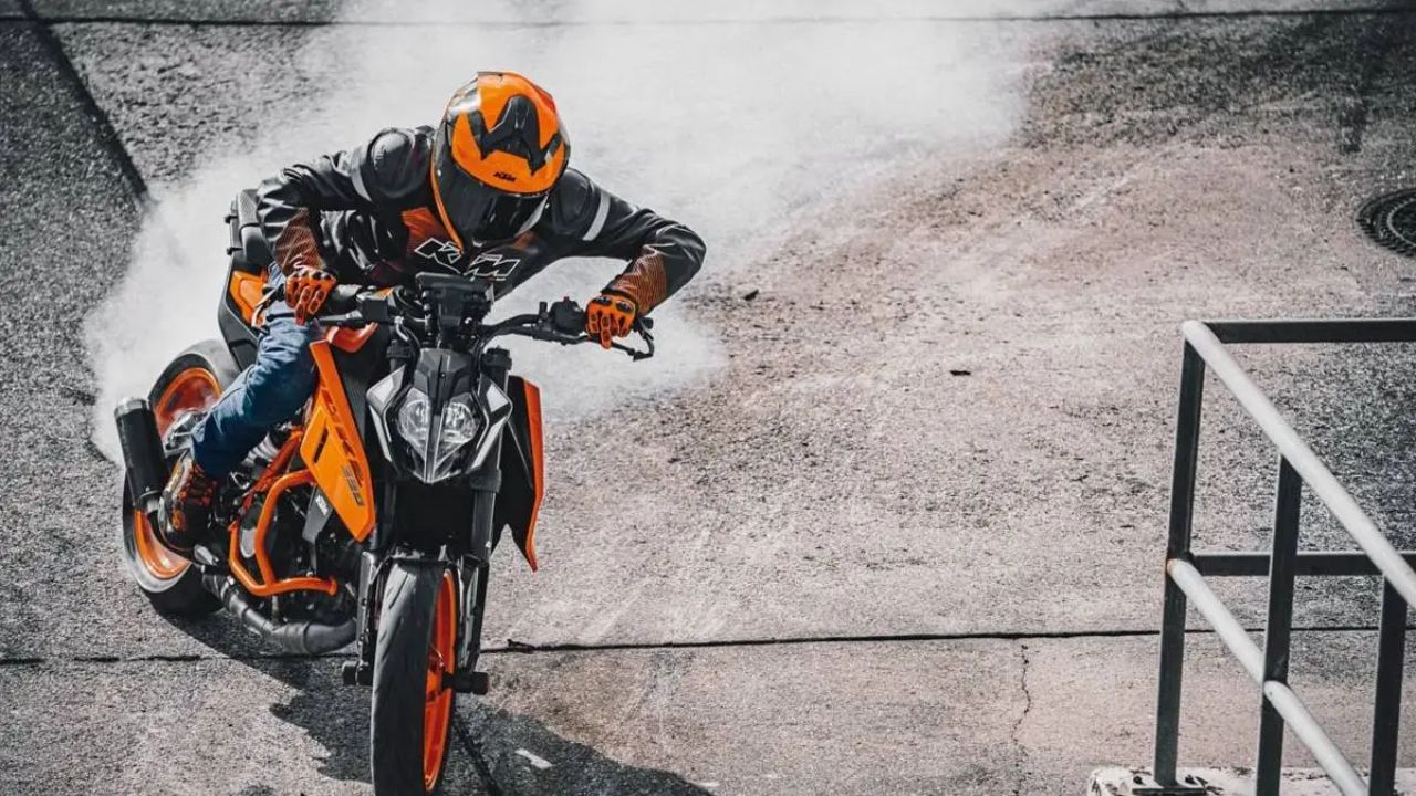 KTM 160 Duke: యూత్ కోసం.. చౌకైన కేటీఎమ్ బైక్ లాంచ్.. రూ. 1.70 లక్షలకే..!