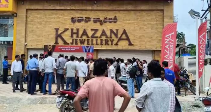 Khazana Jewellery: చందానగర్‌లో కాల్పుల కలకలం.. ఖజానా జ్యువెలరీ షాపులో భారీ దోపిడీ
