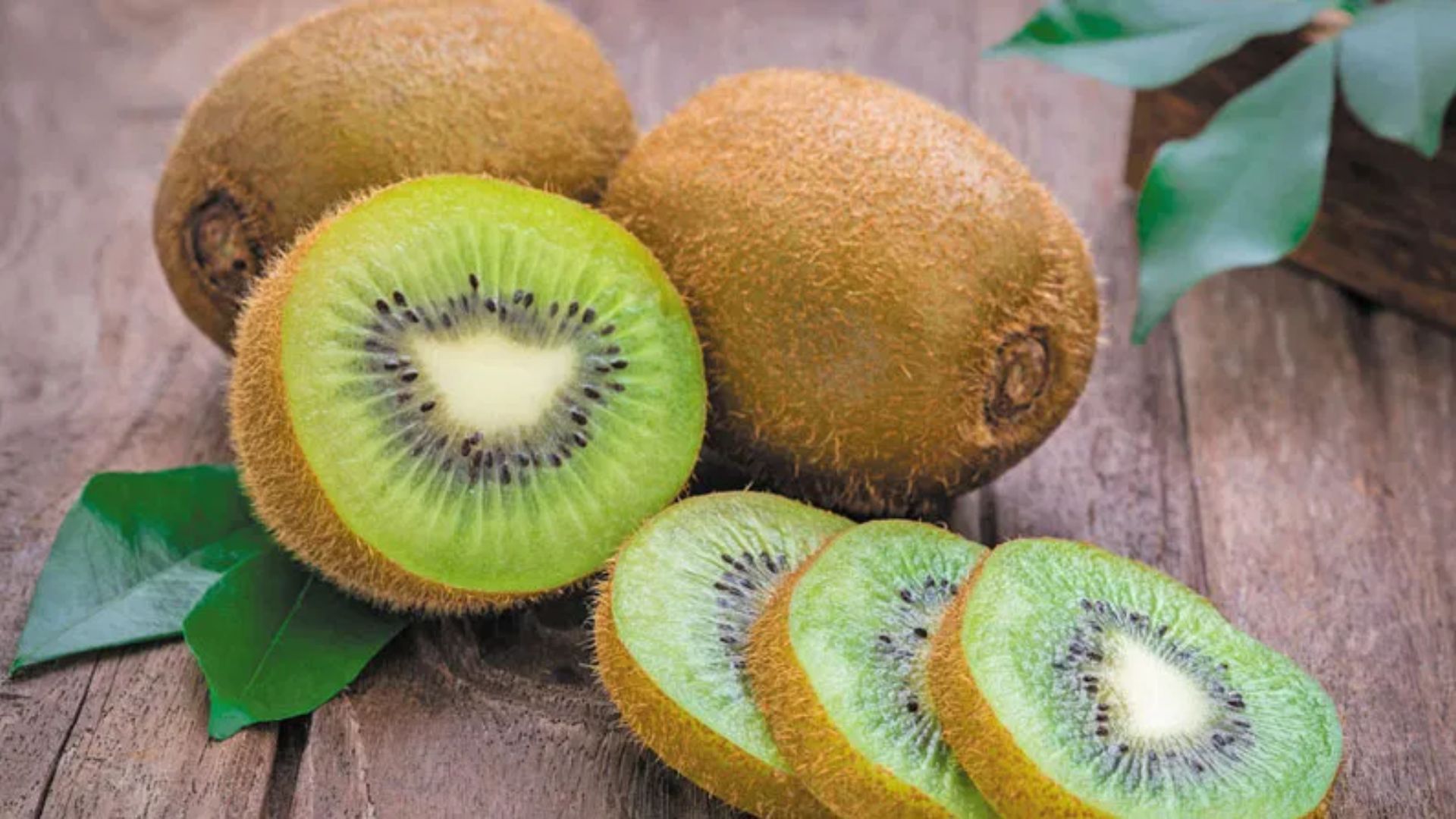 Kiwi: కివి తింటే ఎన్ని లాభాలో తెలుసా ?