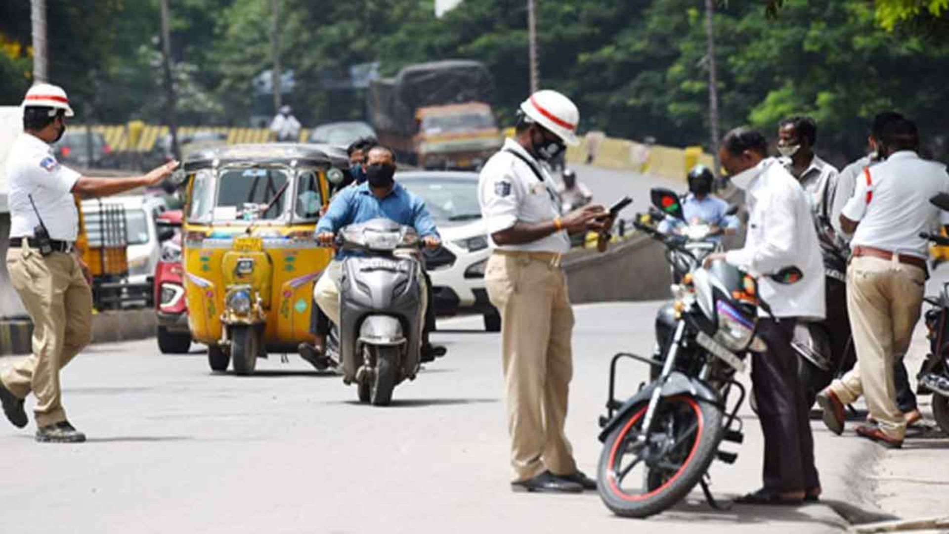 New Traffic Rules: వాహనదారులు అలర్ట్.. కొత్త ట్రాఫిక్‌ నిబంధనలు