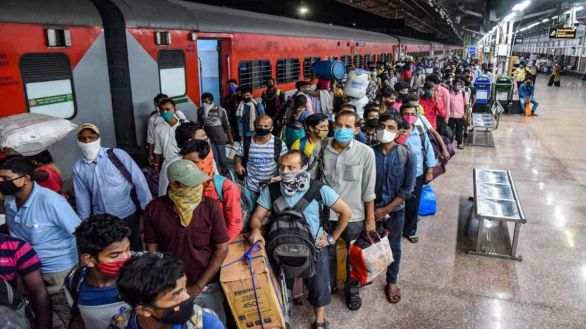 Indian Railways: రైళ్లల్లో ఎక్కువగా ప్రయాణిస్తున్నారా? చట్టపరమైన హక్కులు తెలుసా?