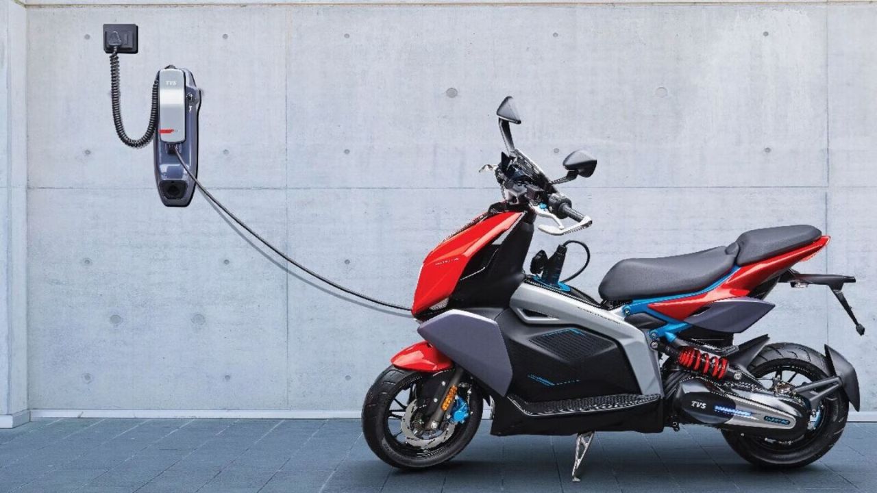 TVS Electric: బజాజ్‌కి తప్పని తిప్పలు.. మళ్లీ TVS ఏ టాప్.. రోడ్లన్ని ఆక్రమించేసింది..!