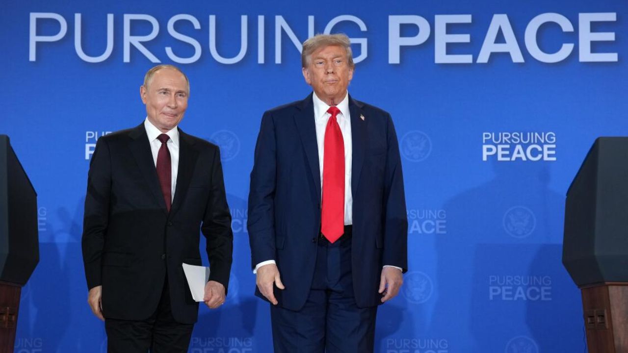 Trump Putin Alaska Meeting: అలస్కాలో ట్రంప్, పుతిన్ భేటీ.. సైనిక బలాన్ని చూపిన అమెరికా