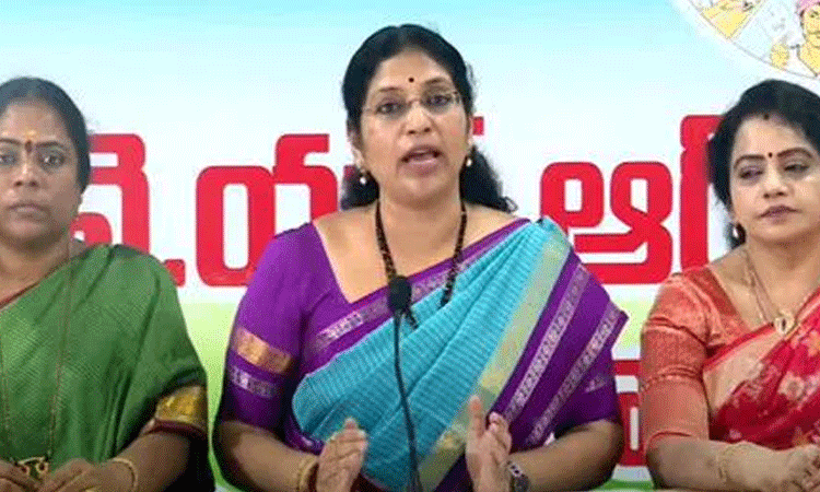 Varudu Kalyani: దుర్గమ్మ పాదాల చెంత మహిళలను మోసం చేశారు: వరుదు కల్యాణి
