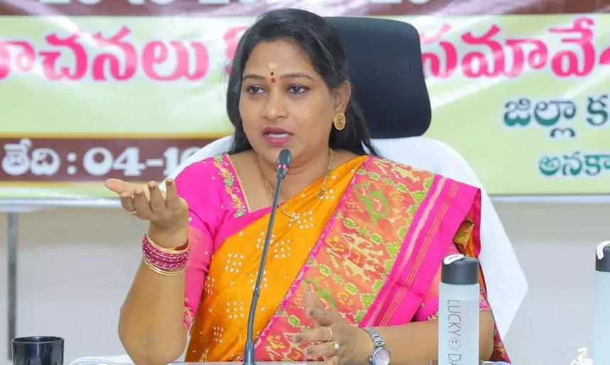 Home Minister Anitha: ఏపీలో భారీ వర్షాలు.. వాతావరణ శాఖ హెచ్చరికలపై హోం మంత్రి సమీక్ష